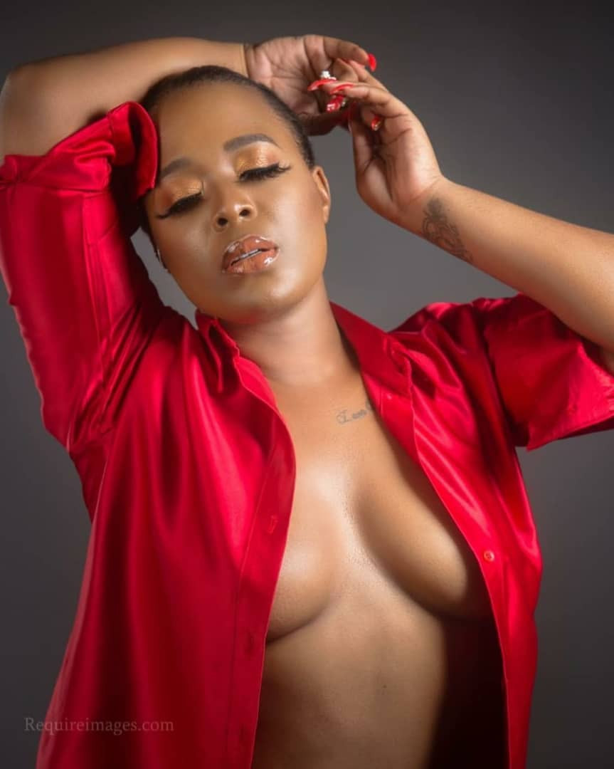 Moet Abebe, poses braless in new photos