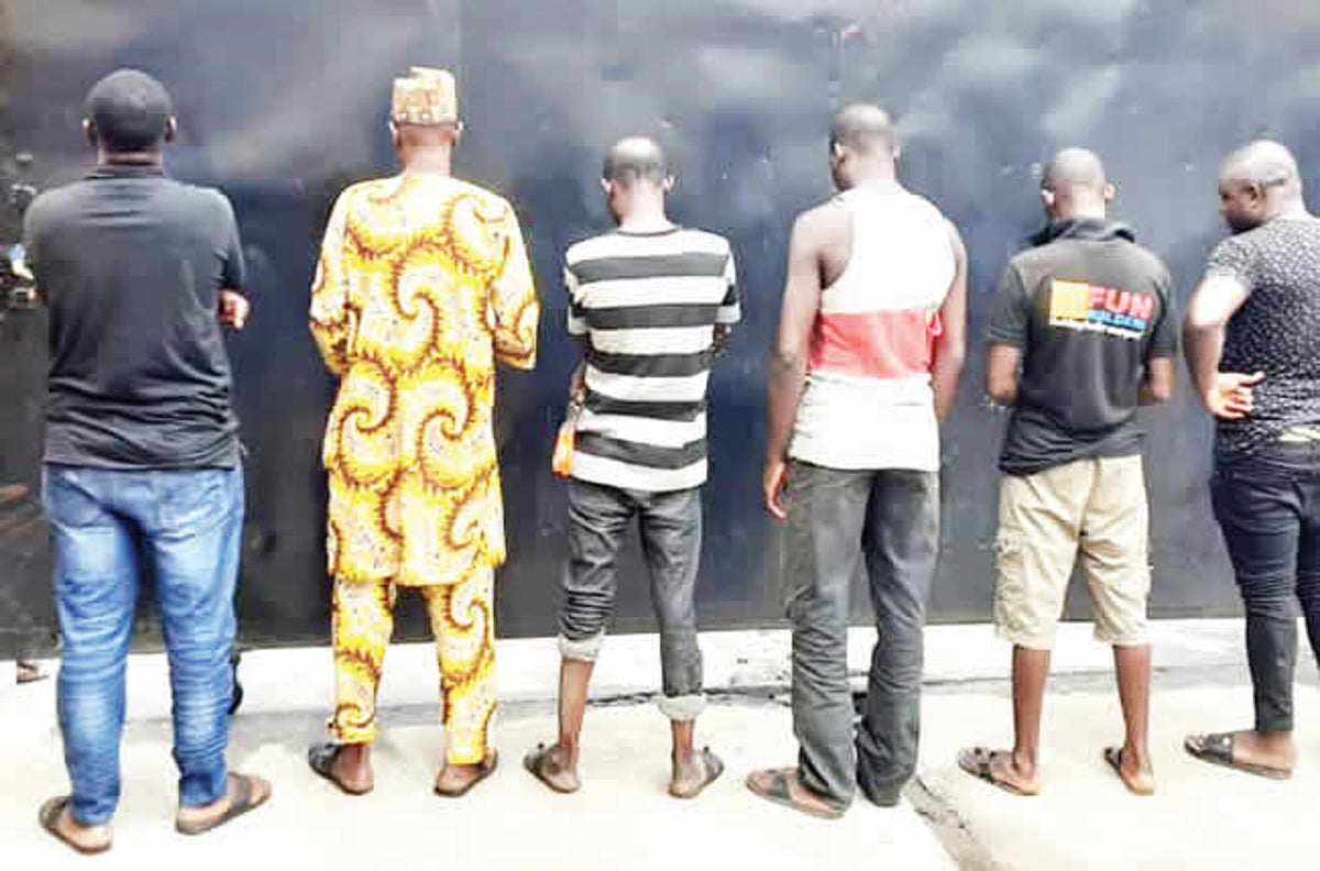 39 Lagos strippers, clubbers, 581 others arrested amid lockdown