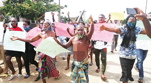 The-protesters Headless bodies of baby and mother found in Ile-Ife