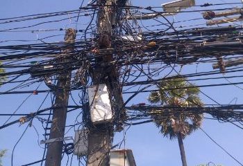 Truck driver escapes death as truck pulls down live electric cables