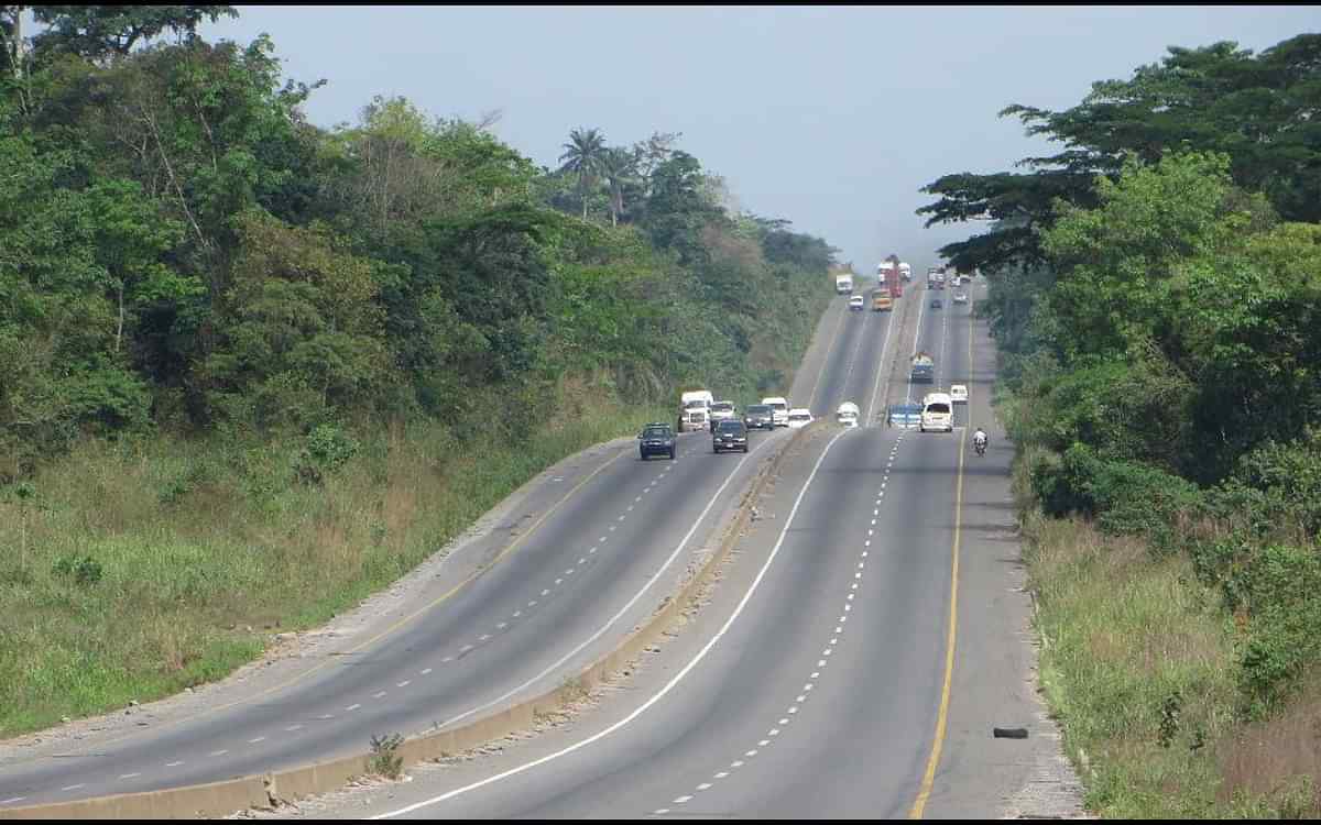 At least five dead, four injured in auto crash along Lagos-Ibadan Expressway-TopNaija.ng