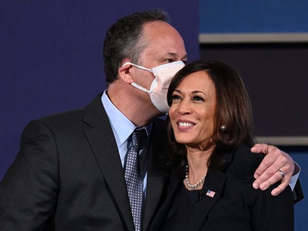 Kamala Harris kiss husband 111