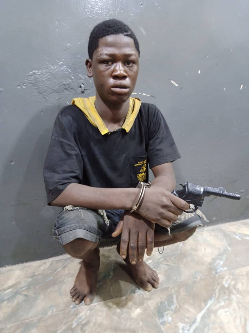 Lagos: 19-year-old suspected robber arrested with dummy gun -TopNaija.ng