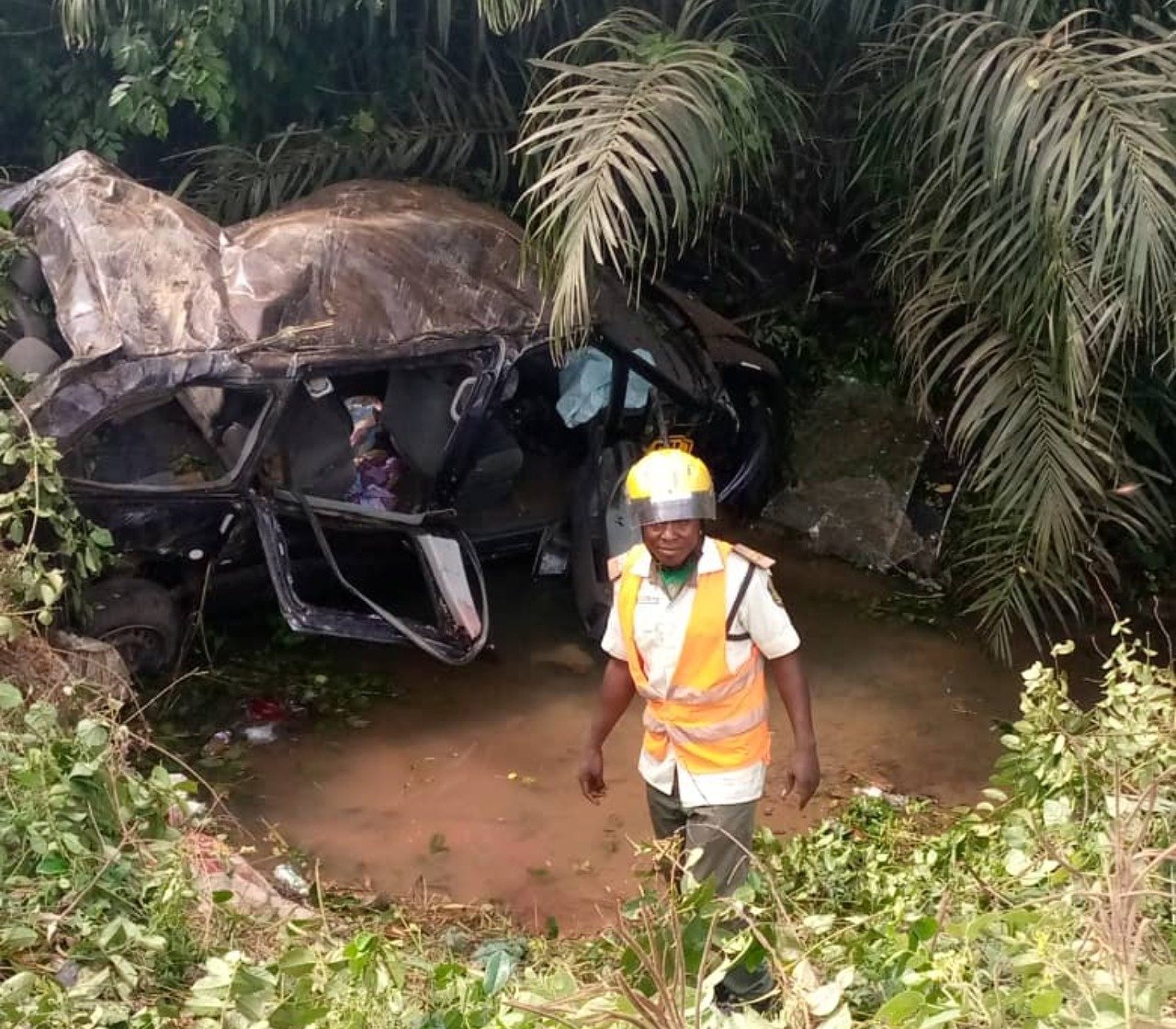 Ogun: Two women die as vehicle plunges into swampy ditch-TopNaiaj.ng