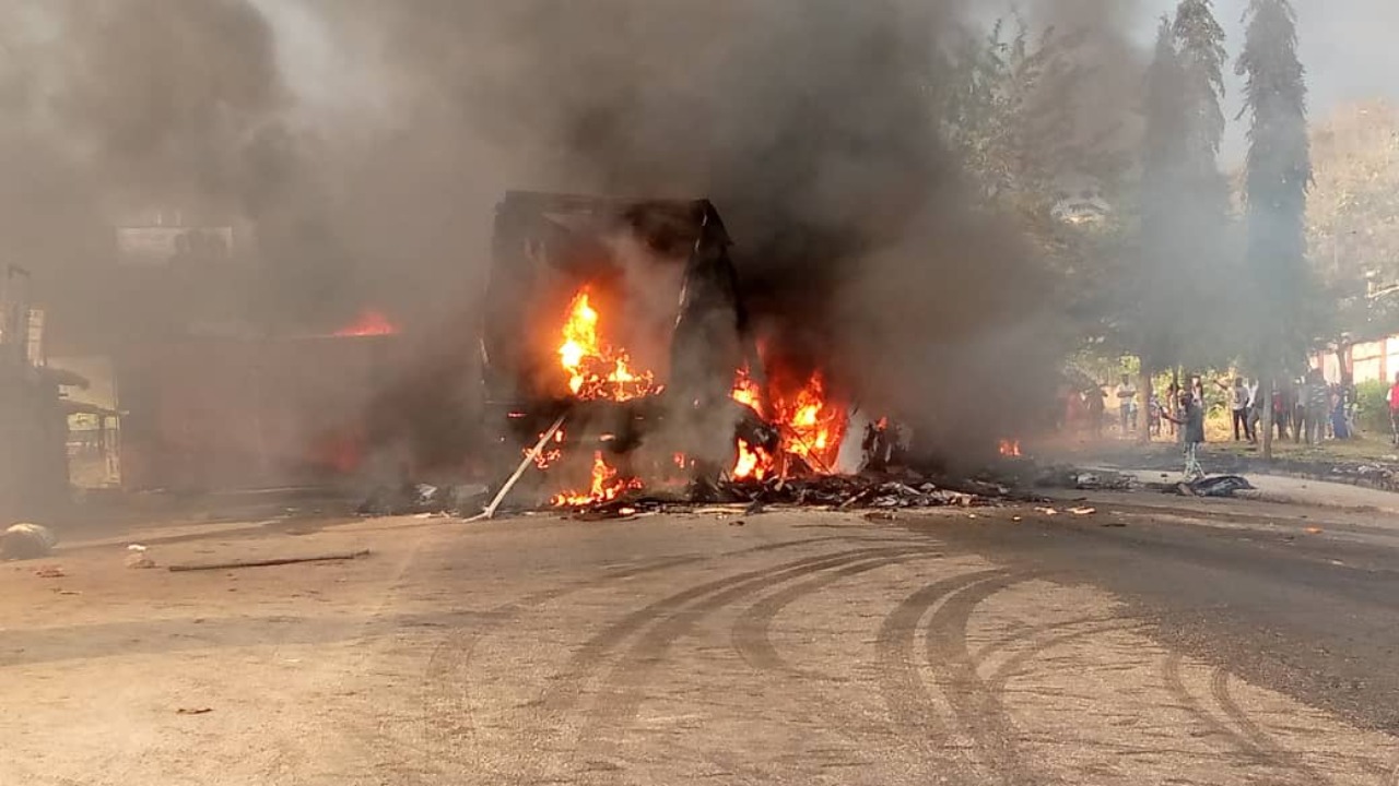 Ondo: Many dead as trucks collide, burst into flames [PHOTOS]-TopNaija.ng