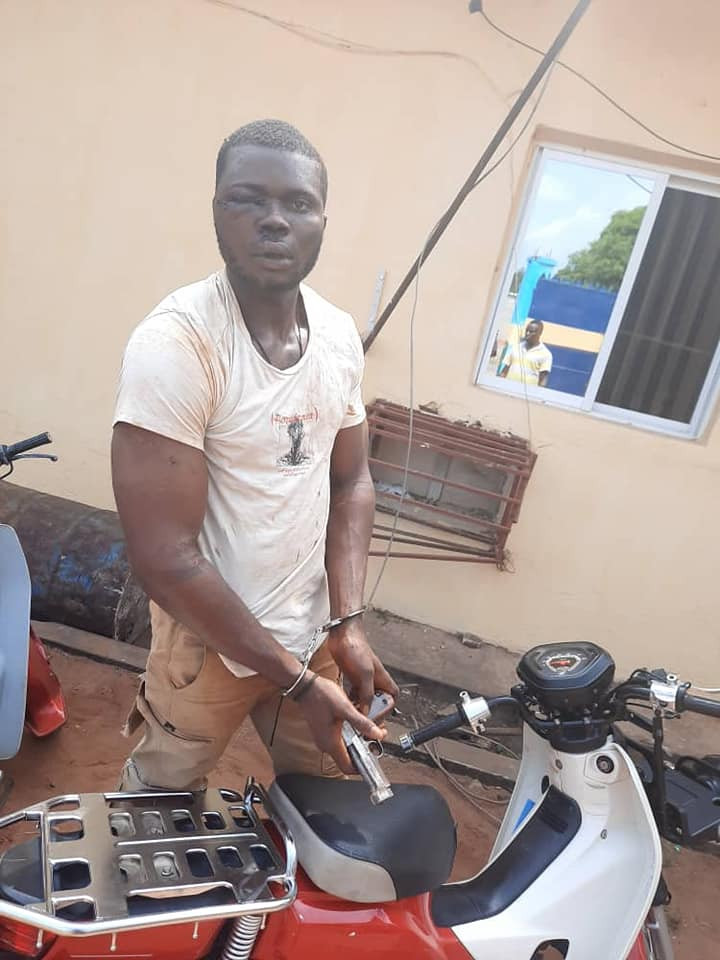 Anambra: Police rescue notorious armed robber from angry mob -TopNaija.ng