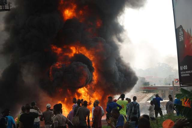 Fully loaded petrol tanker explodes in Ibadan (photos)-TopNaija.ng