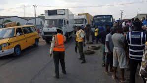 Ogun State: One dies as fuel tanker falls along Benin-Ijebu-Ode road-TopNaija.ng