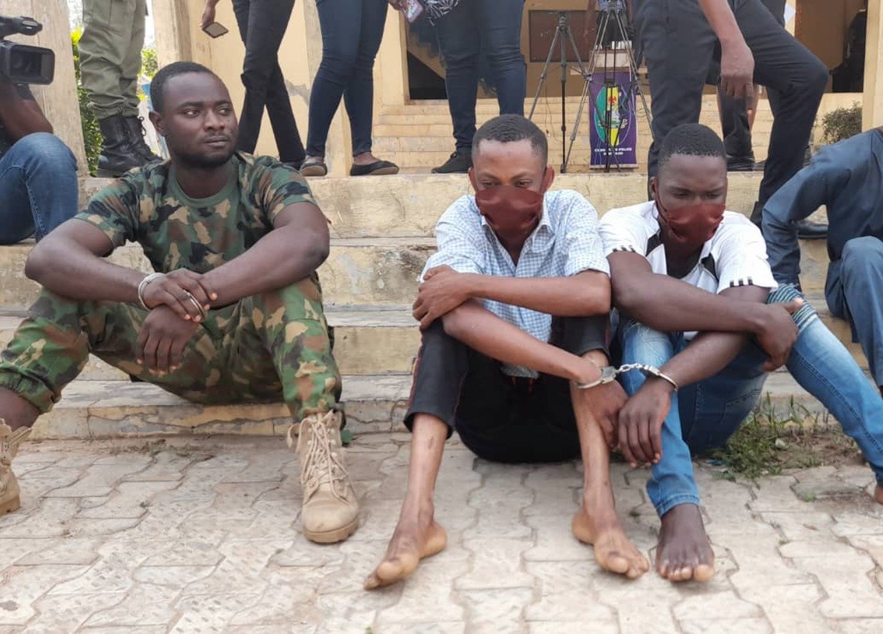 Ondo State: Serving soldier, Police constable nabbed for alleged armed robbery -TopNaija.ng