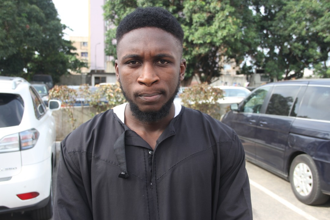 Nigerian man arrested by EFCC for alleged N17.4m and $6,300 fraud-TopNaija.ng