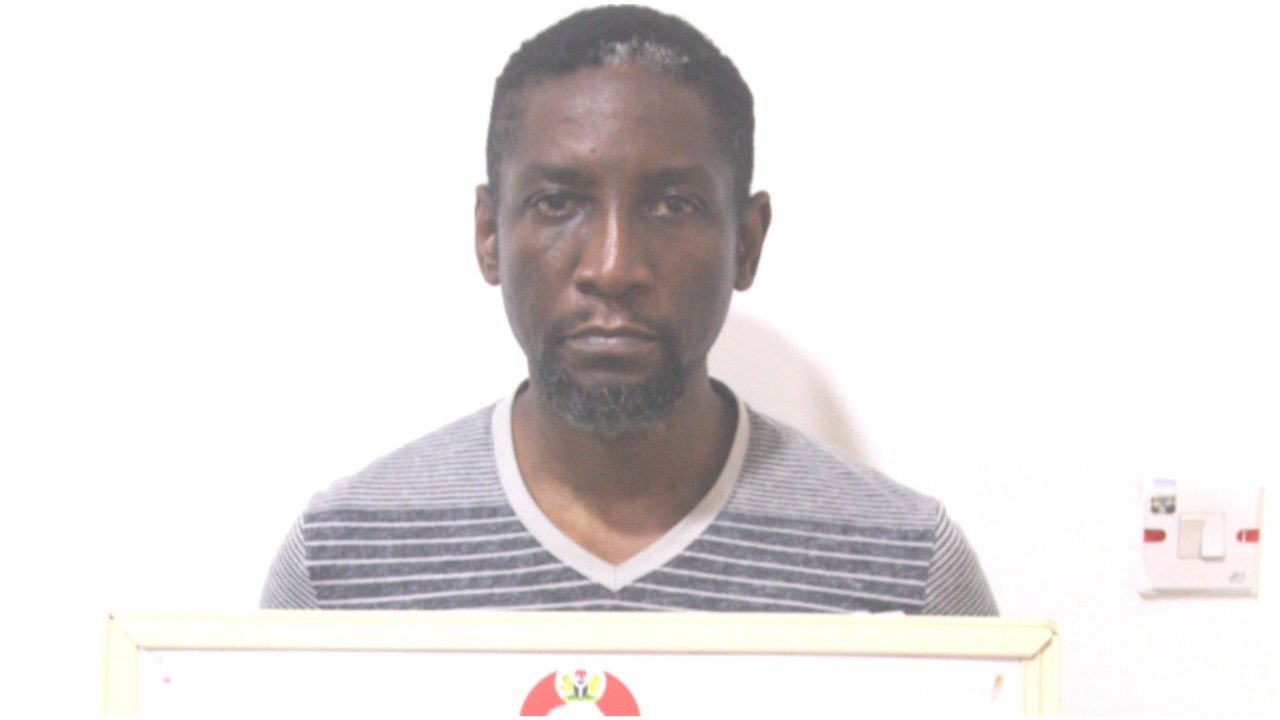 Man arrested by EFCC for alleged N800m fraud in Lagos-TopNaija.ng