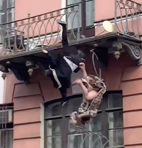 Tragic! Couple fall off balcony together while arguing-TopNaija.ng