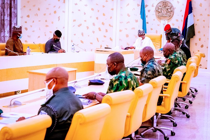 Buhari, security chiefs meet after robbery attempt in Aso Rock [PHOTOS]