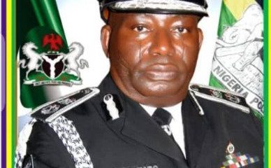 Imo Command arrests fleeing suspects for internet fraud