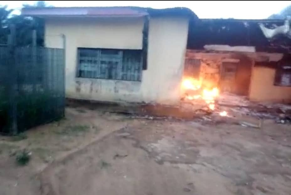 INEC office in Akwa Ibom set ablaze by unknown hoodlums (Photos/Video)-TopNaija.ng