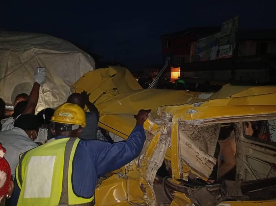 At least three injured as truck rams into commercial bus in Lagos [PHOTOS]-TopNaija.ng