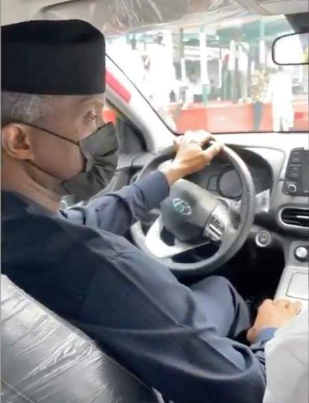 Vice President, Yemi Osinbajo test drives Nigeria’s first electric car [VIDEO]