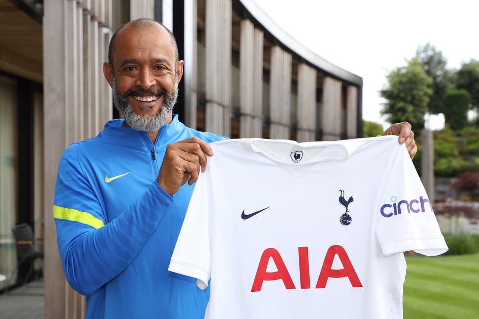 Tottenham appoint Santo