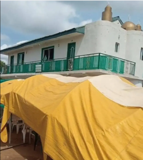 At least one killed as masquerade attacks worshippers in Osun mosque -TopNaija.ng