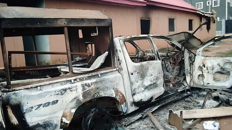 Angry traders set vigilante office ablaze in Umuahia-TopNaija.ng