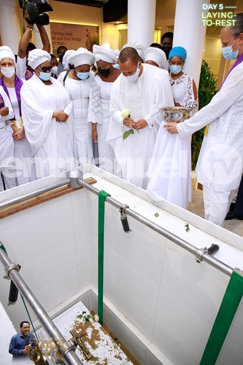 Tears flow as TB Joshua is buried in Lagos [PHOTOS/VIDEO]