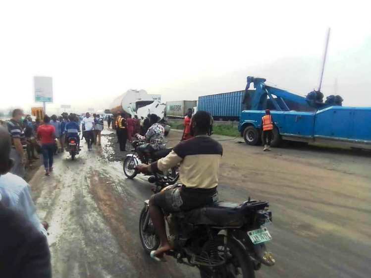 Tanker accident causes gridlock on Lagos-Ibadan Expressway [PHOTOS]