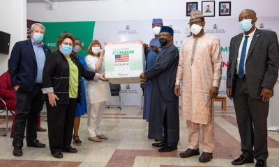 U.S.-Chargé-dAffaires-Kathleen-FitzGibbon-delivers-Moderna-vaccine-to-Nigerian-officials-