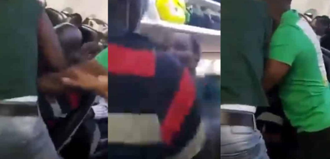 Two young men fight dirty in an airplane [VIDEO]