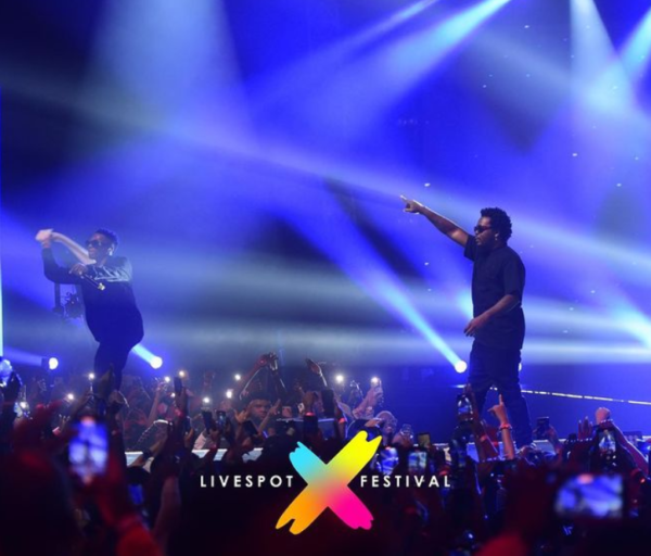 Wizkid on stage with Olamide [picture via LiveSpot Instagram]