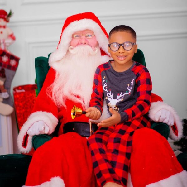 Tonto Dikeh sits on Santa Claus' lap, declares she's been a good girl (5)