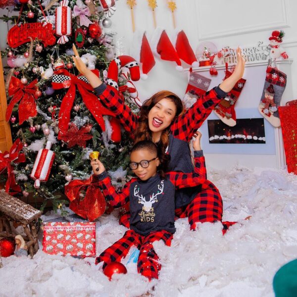 Tonto Dikeh sits on Santa Claus' lap, declares she's been a good girl (5)