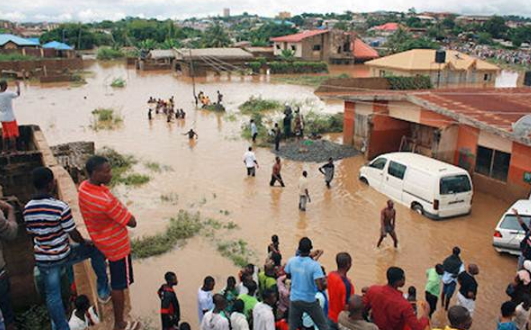 Heavy Downpour in Owerri sweeps woman away