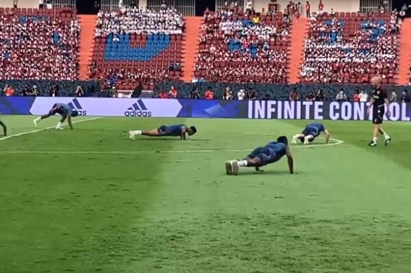 Man United players forced to do Press ups after conceding a goal in Training