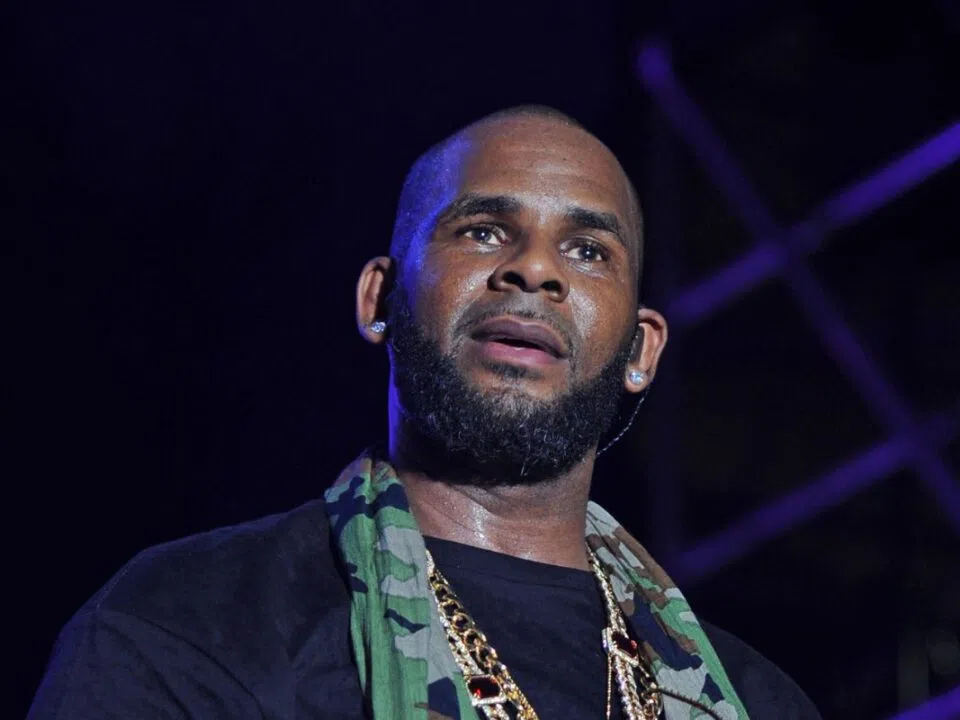 R Kelly is the Victim—Sisters defend