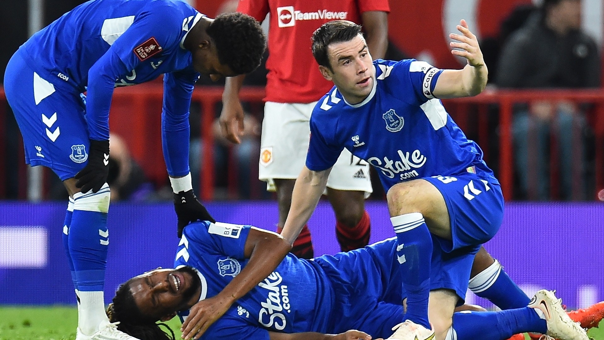 Alex Iwobi Career at Everton Under Threat following Injury