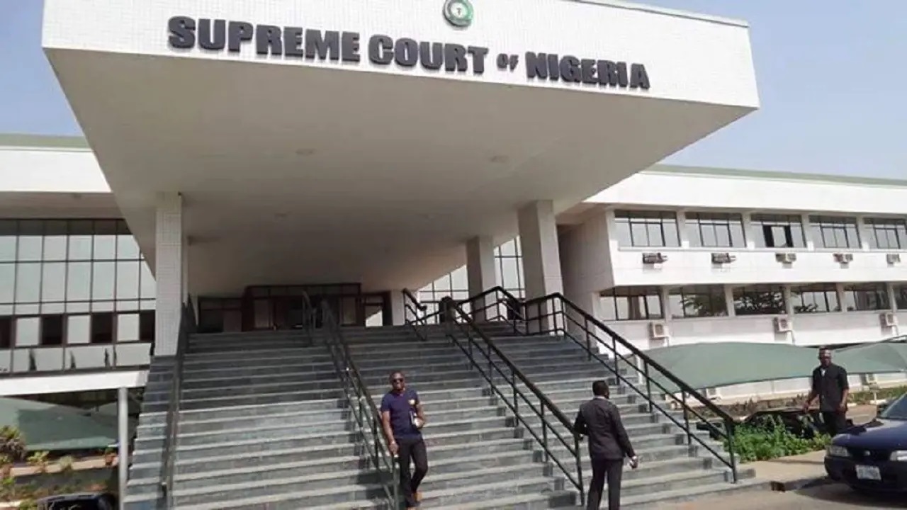 Supreme court blocks CBN from stopping use of old naira notes
