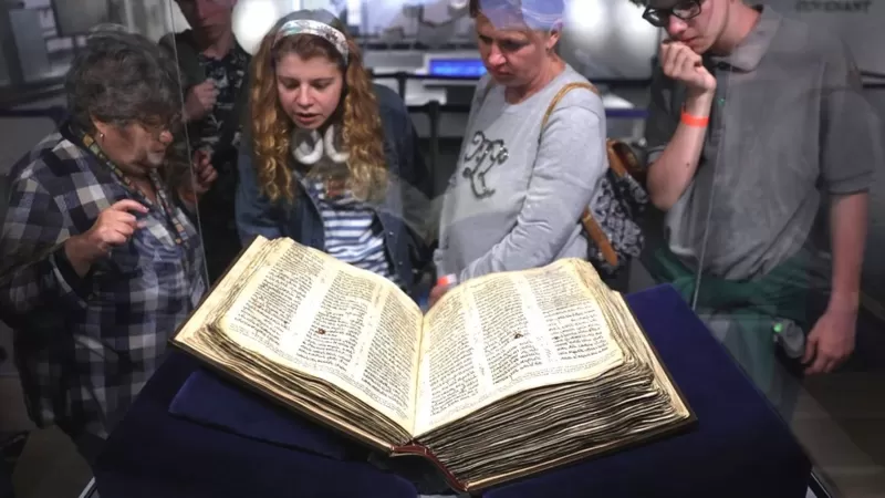 1 100 Years Ago Oldest Bible In The World Discovered And Set To Be Sold   129088431 E117e797de000253ece91f6cf757b7cdc1a78b56 .webp