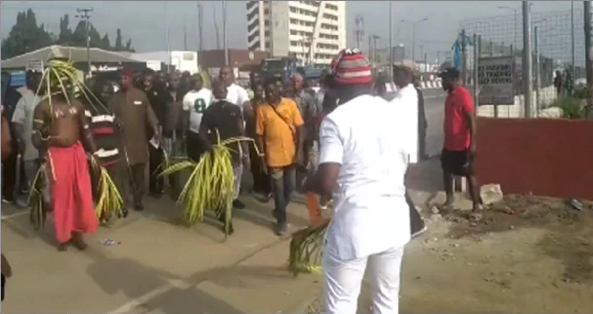 Protesters storm INEC office, native doctor performs ritual (Video)