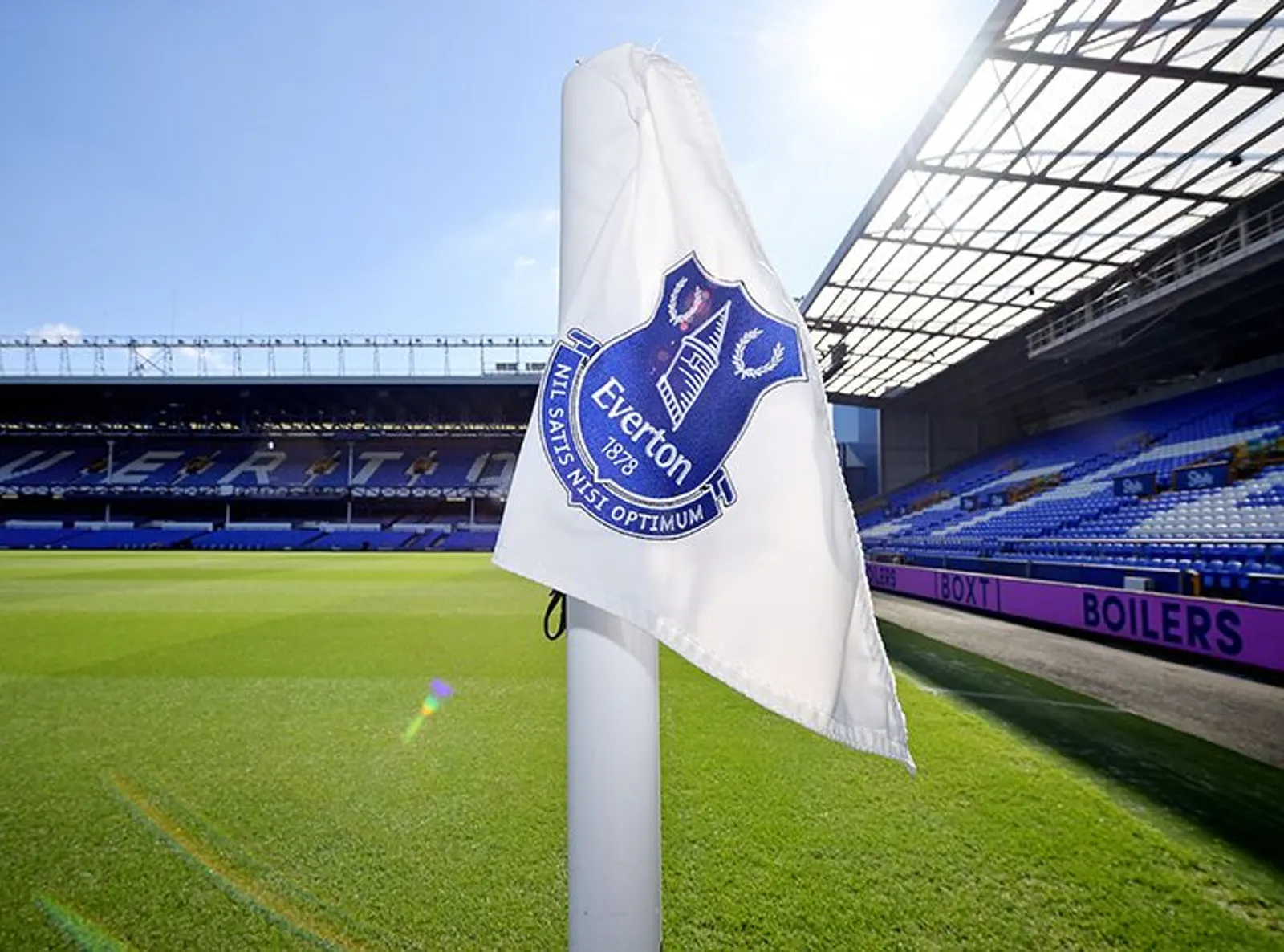 Real Madrid manager sues Everton