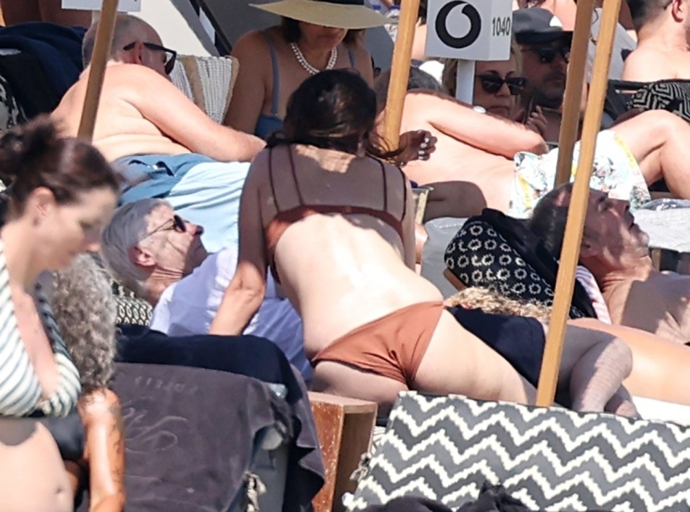 Arsene Wenger caught chilling on the beach with woman in Bikini