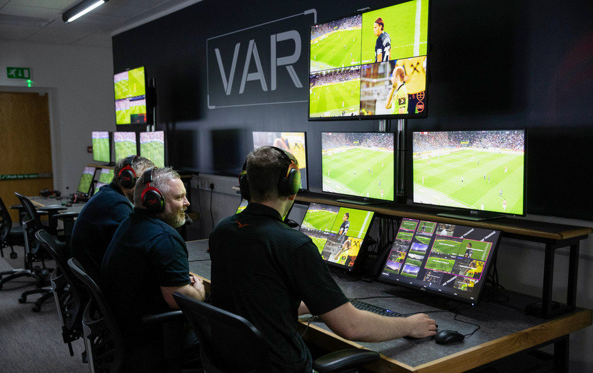 VAR controversy plagues Manchester United vs. Wolves