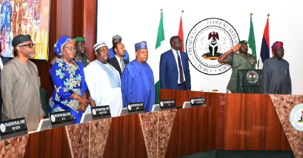 tinubu with ministers at fec meeting