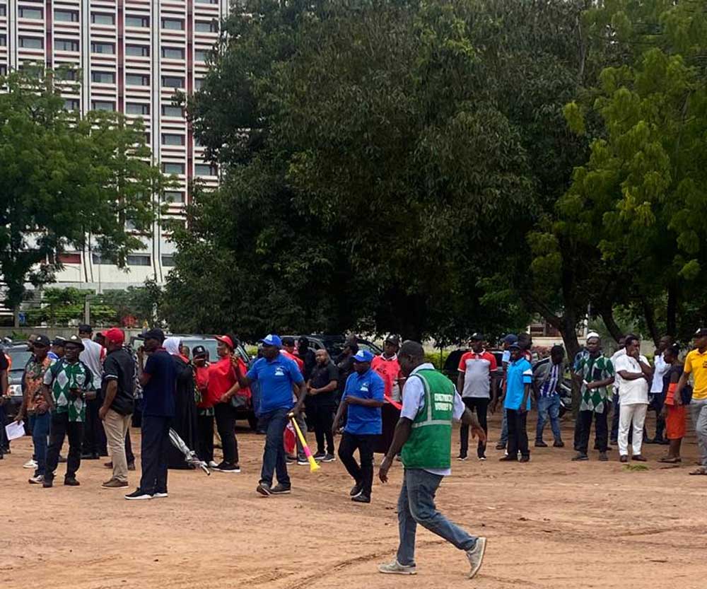 Protest rocks Port Harcourt as Workers fume Over Oando Plc