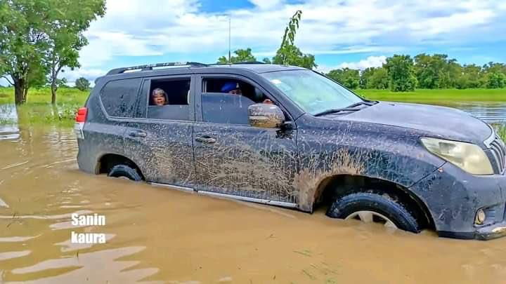 Bauchi First Lady gets trapped in Mud