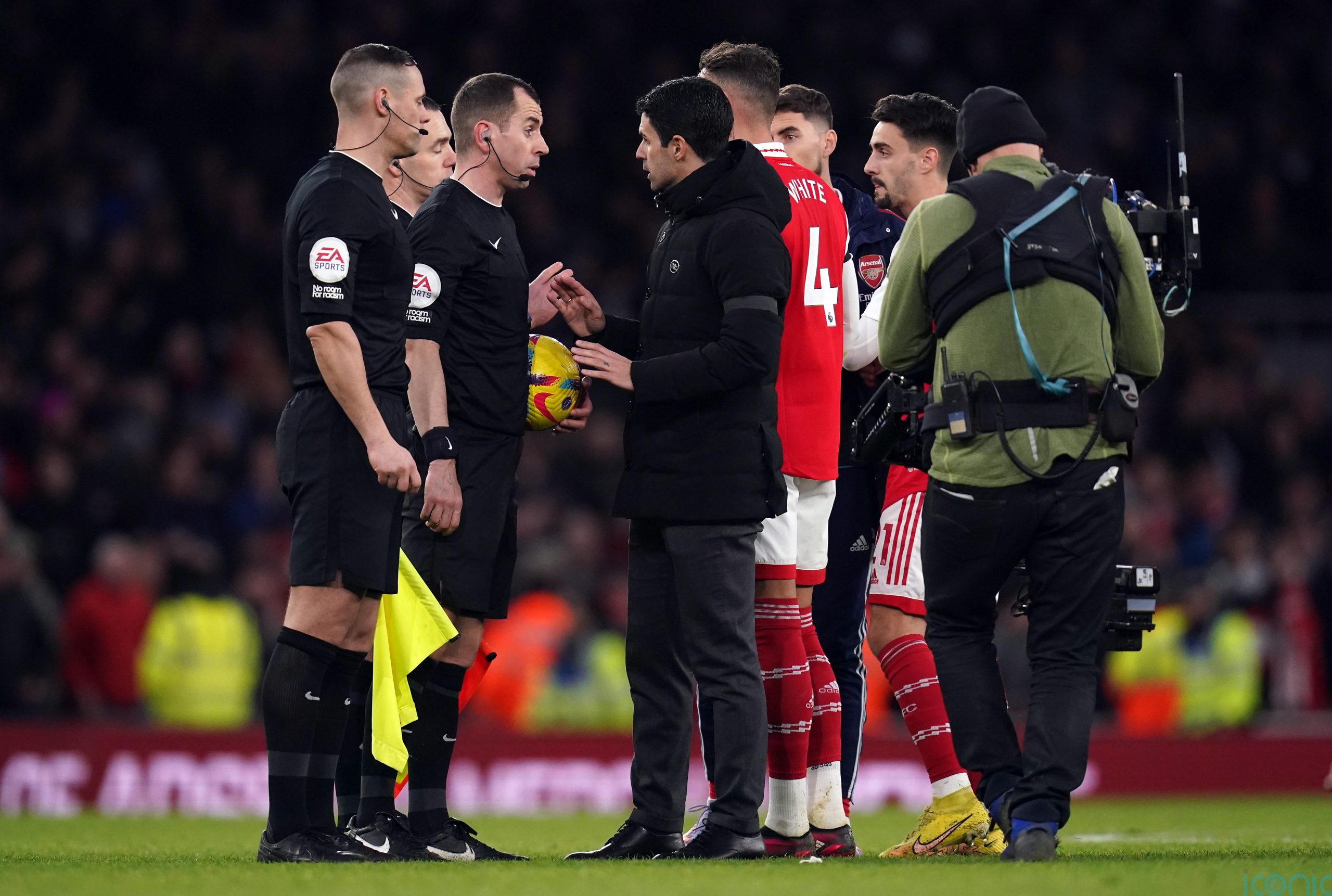 Premier League referees divided against VAR rule change