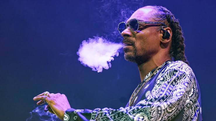 Snoop Dogg quits smoking after 34 years in the act