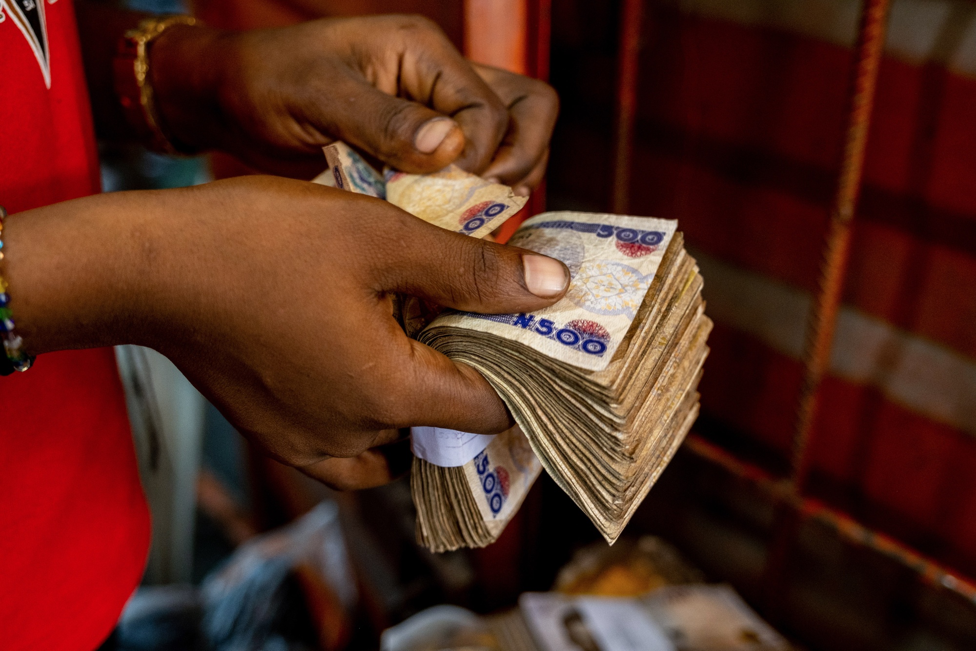 Nigerians Lament As Naira Scarcity Continues Across States