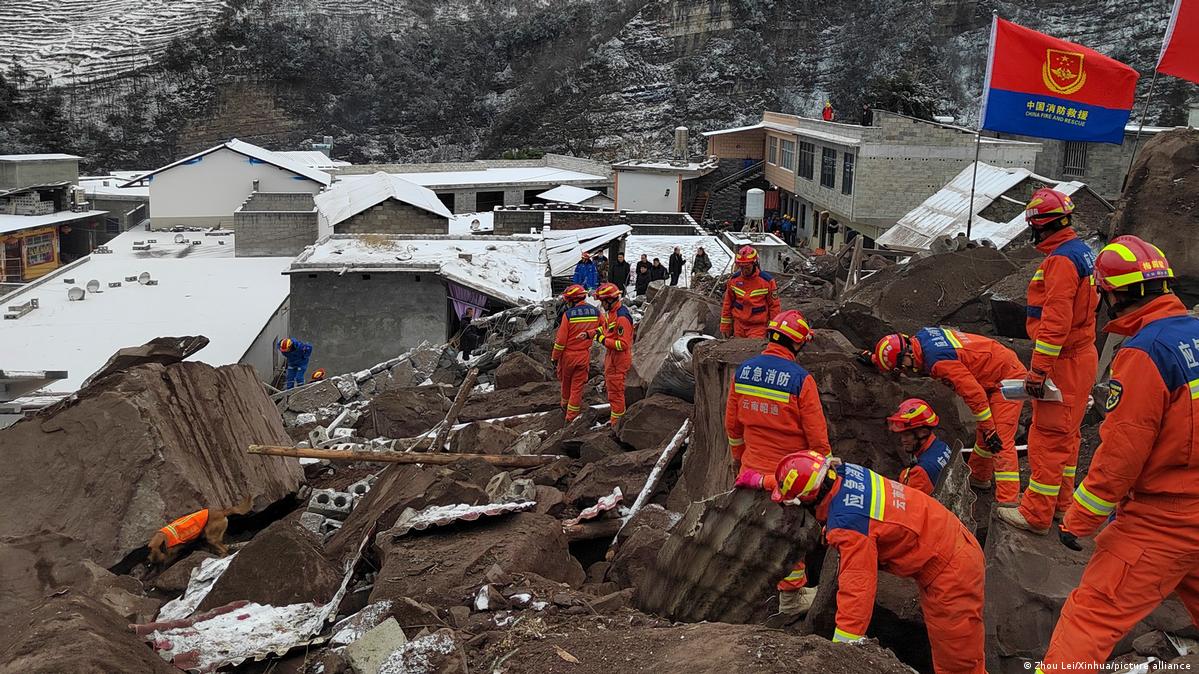 Landslide leaves dozens buried alive in Southwestern China