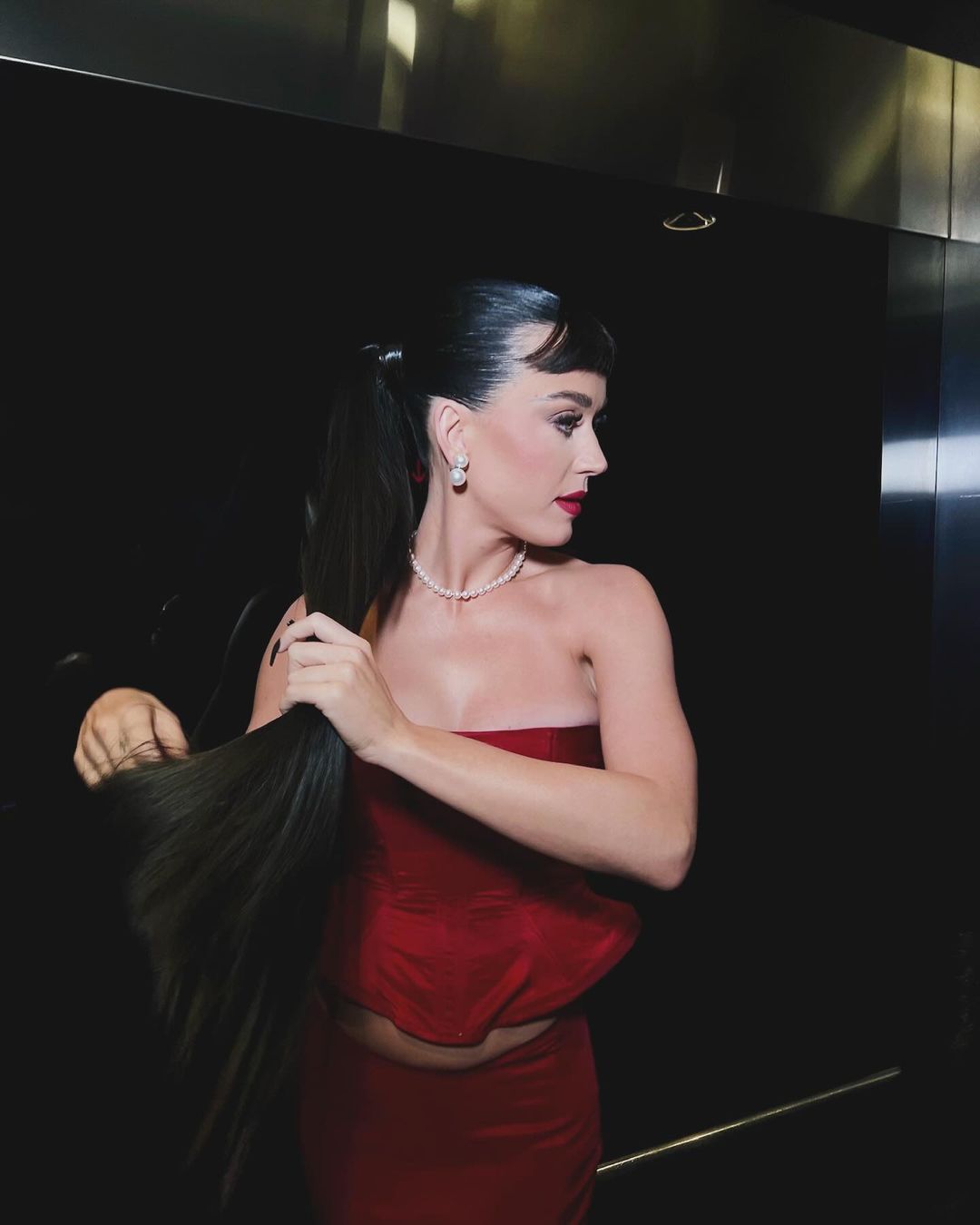 Music icon, Katy Perry makes head roll at red carpet event