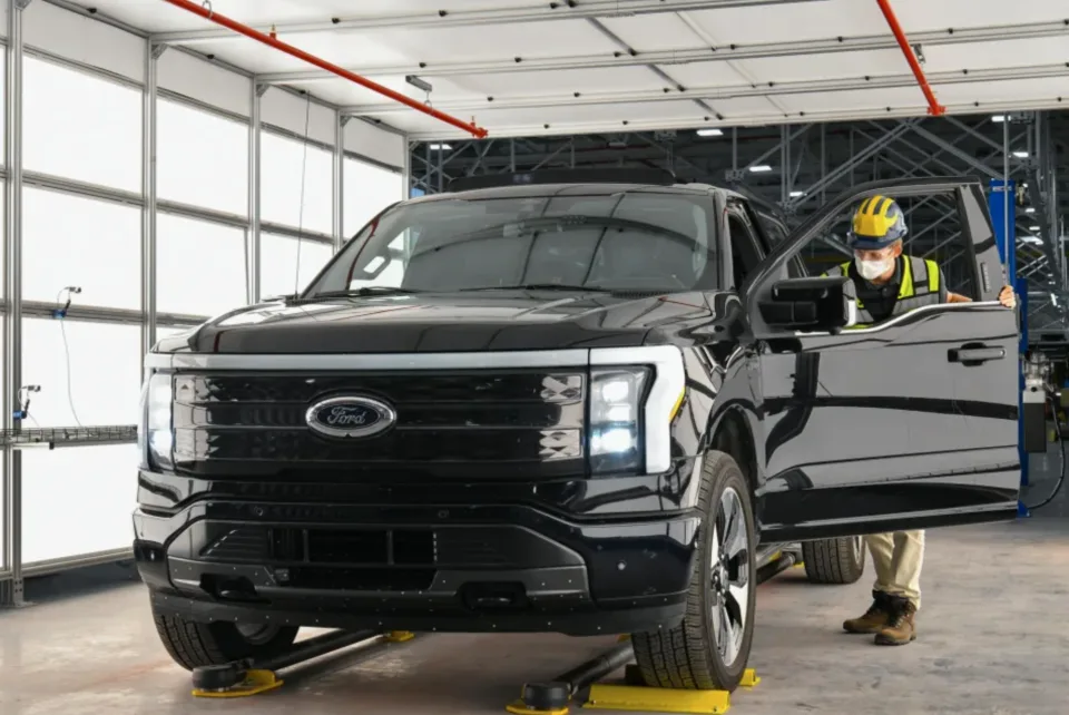 Ford delays electric vehicle releases, emphasizes hybrid expansion